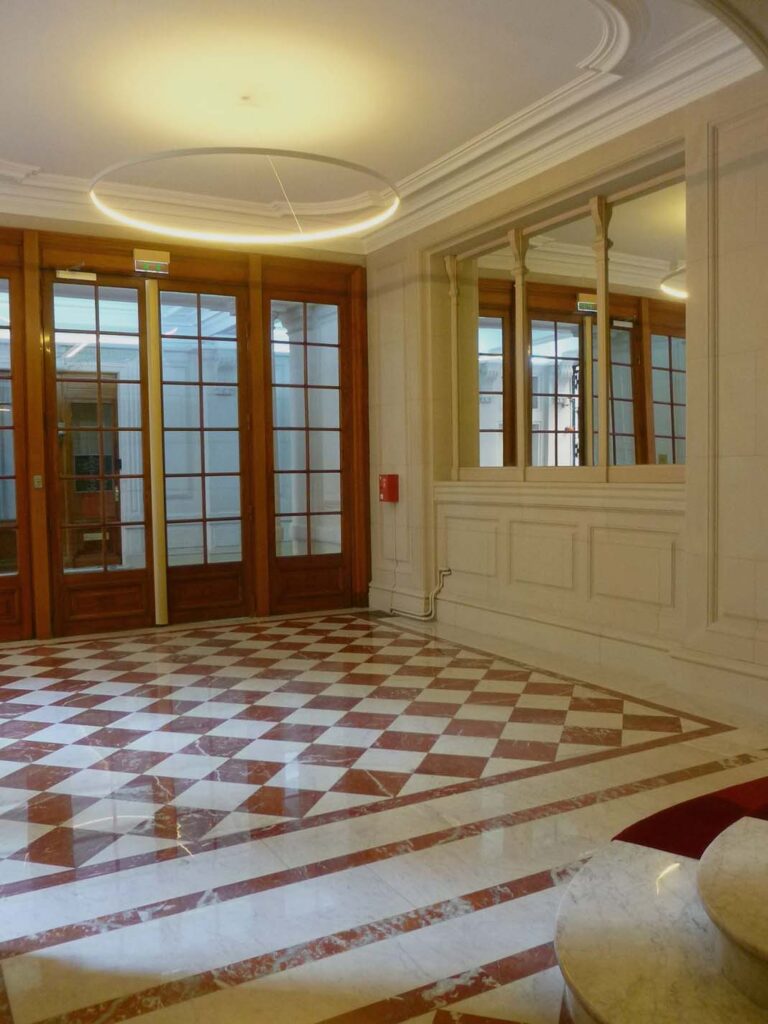 hall d'entrée immeuble avenue Marceau